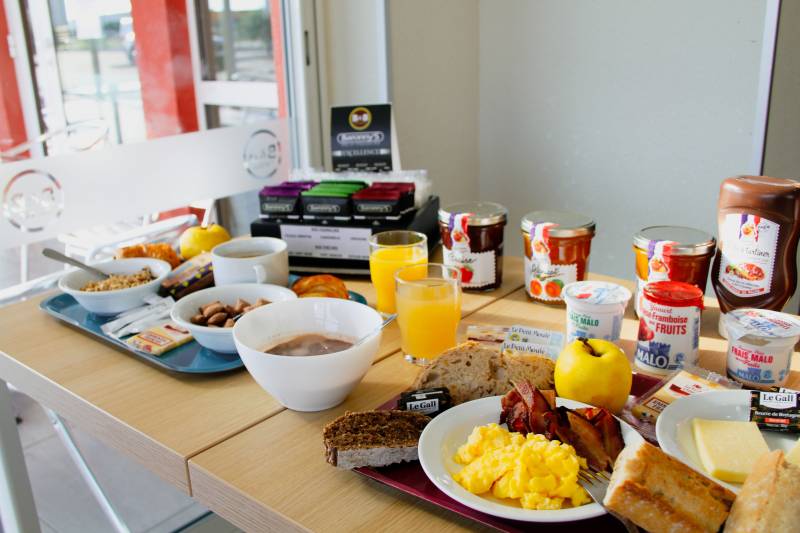 Le choix du petit-déjeuner buffet du B&B HOTEL Valence TGV Romans à Alixan