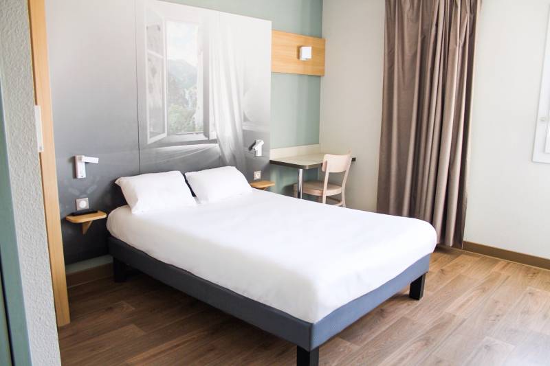 La chambre pour personne à mobilité réduite du B&B HOTEL Valence TGV Romans à Alixan