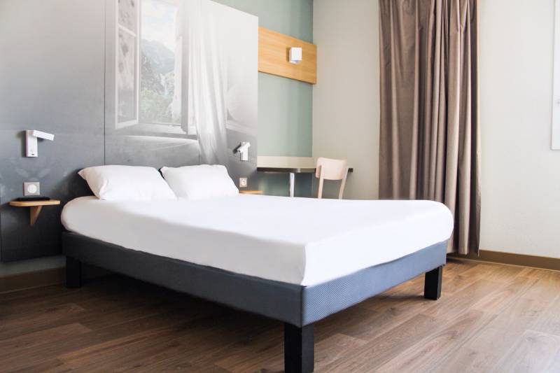 La chambre pour personne à mobilité réduite du B&B HOTEL Valence TGV Romans à Alixan