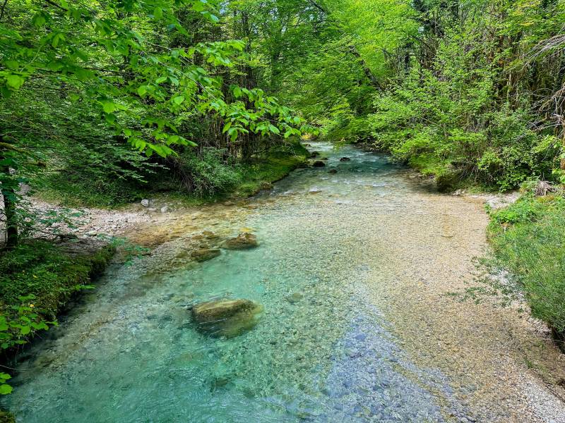 La rivière le Cholet à Saint-Laurent-en-Royans vu du pont de la rivière